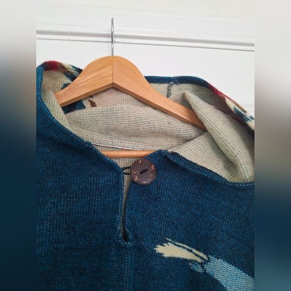 Ancient winds Ecuador Native American Poncho - Picture 2 of 6